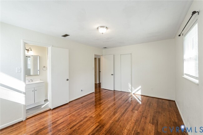 Building Photo - 2604 Sunnybrook Rd