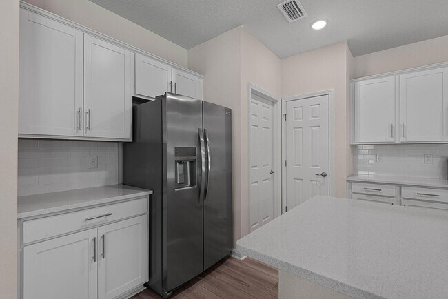 Building Photo - 46 Poplar Dr