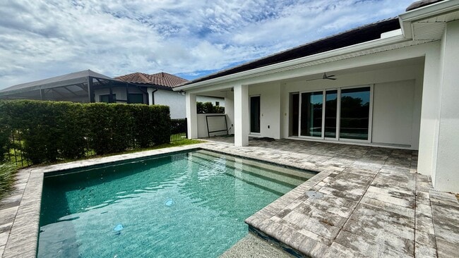 Building Photo - 7744 Sandhill Lake Dr