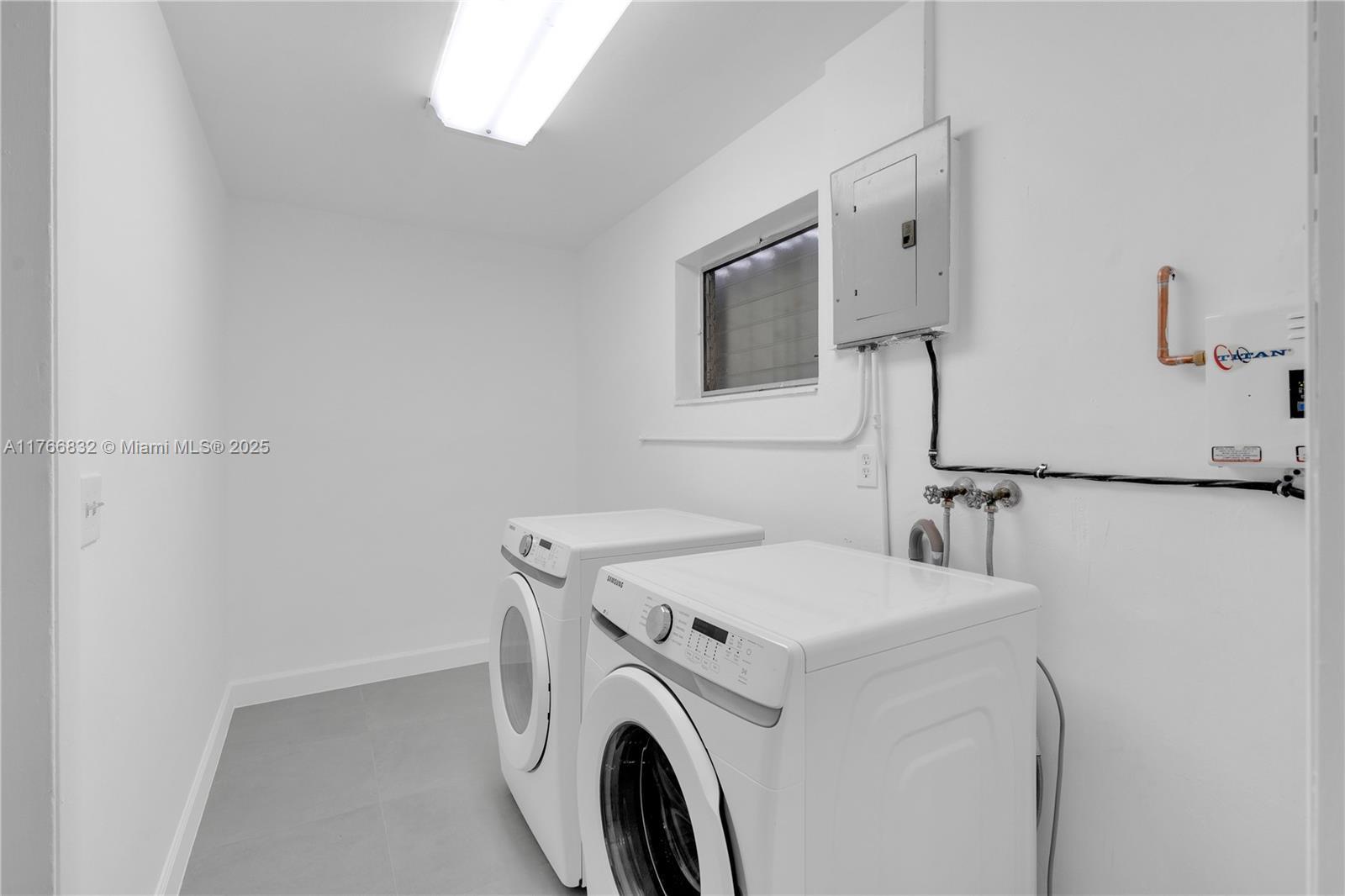 Building Photo - 721 SW 64th Ter