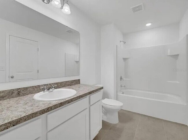 Building Photo - 233 Mandovi St