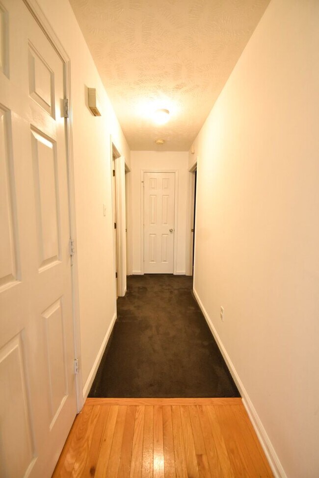 Building Photo - Coming Soon! 3 Bed 2 Bath with a Bonus Roo...