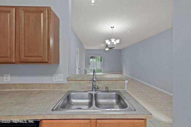 Building Photo - 631 Scrub Jay Dr