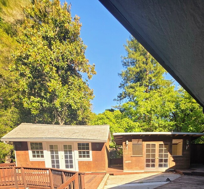 Building Photo - FOUR-BEDROOM HOME WITH PRIVATE SUITE, EXPANSIVE DECKS, GARAGE & WORKSHOP SPACE   Open House 1-2 P...