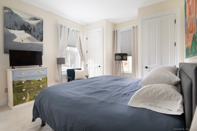 Building Photo - 31 Sharon Rd