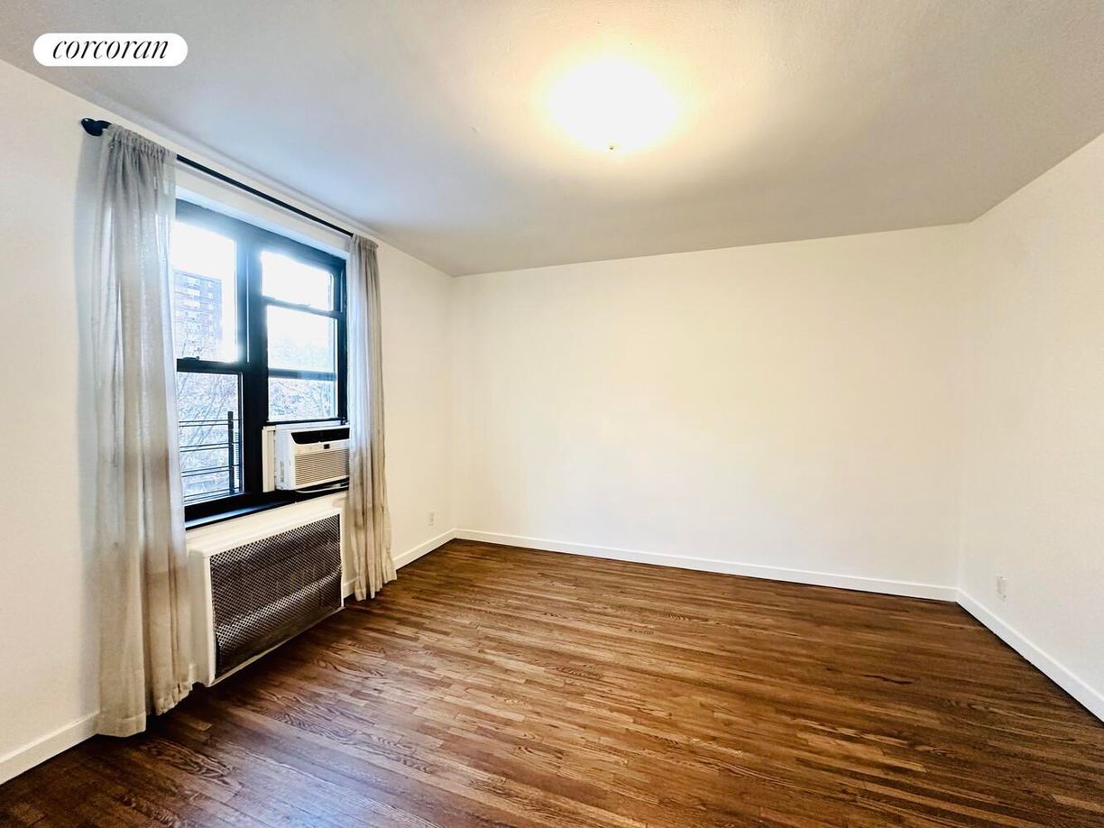 Building Photo - 52-25 39th Rd