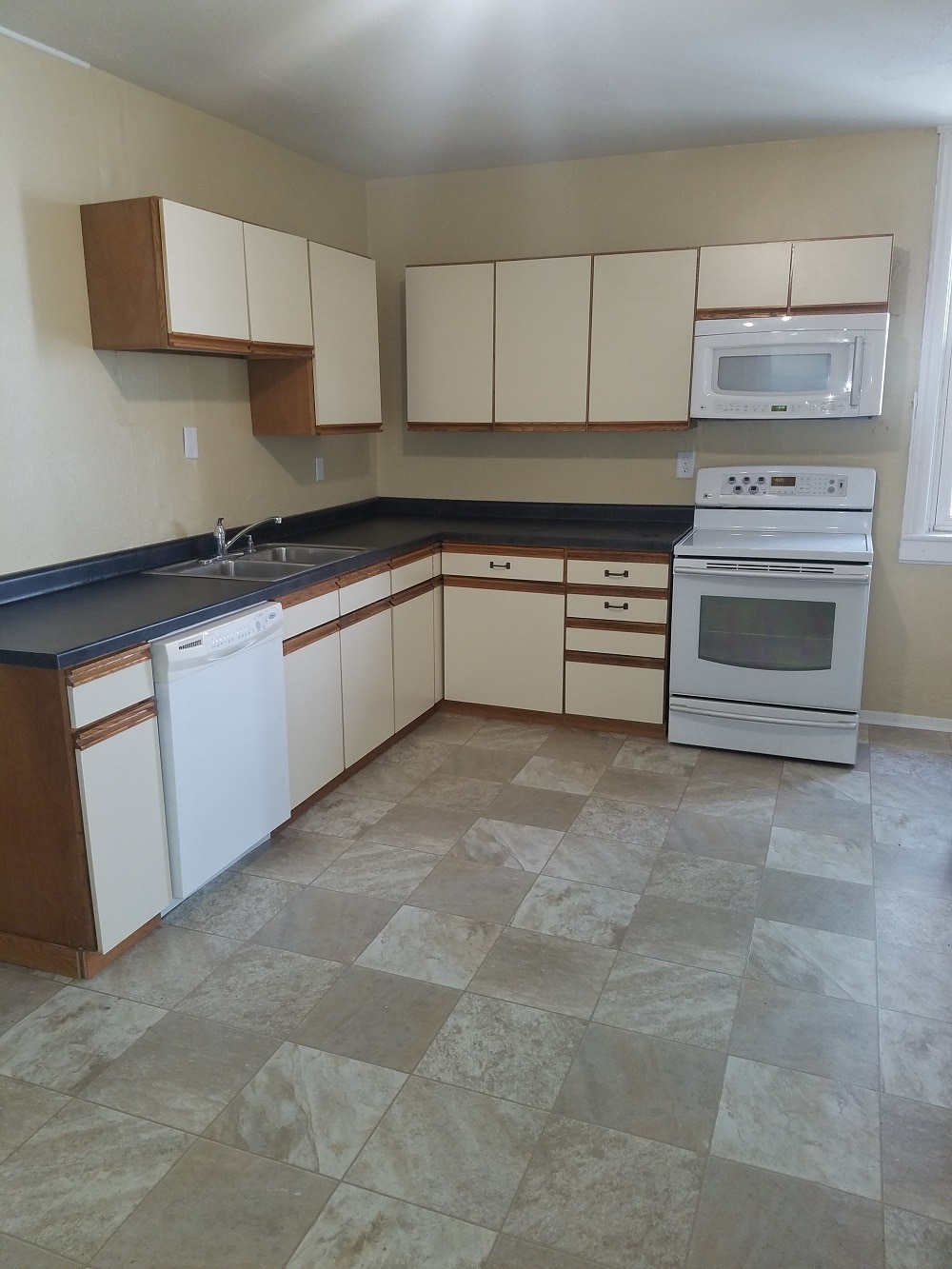 Kitchen2 - 409 Wheeler N St