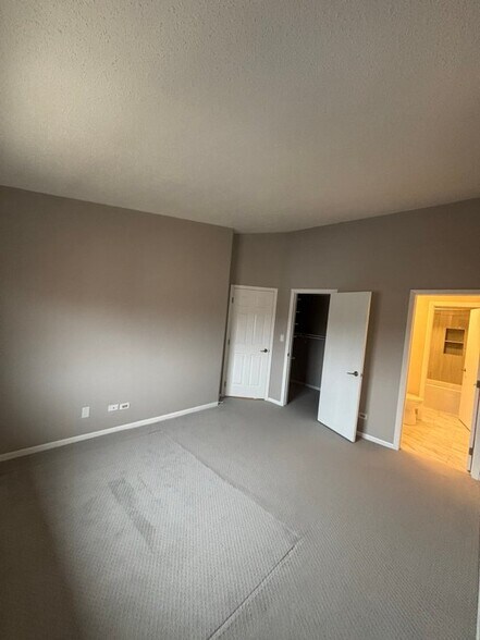 Building Photo - 16 Echo Ct