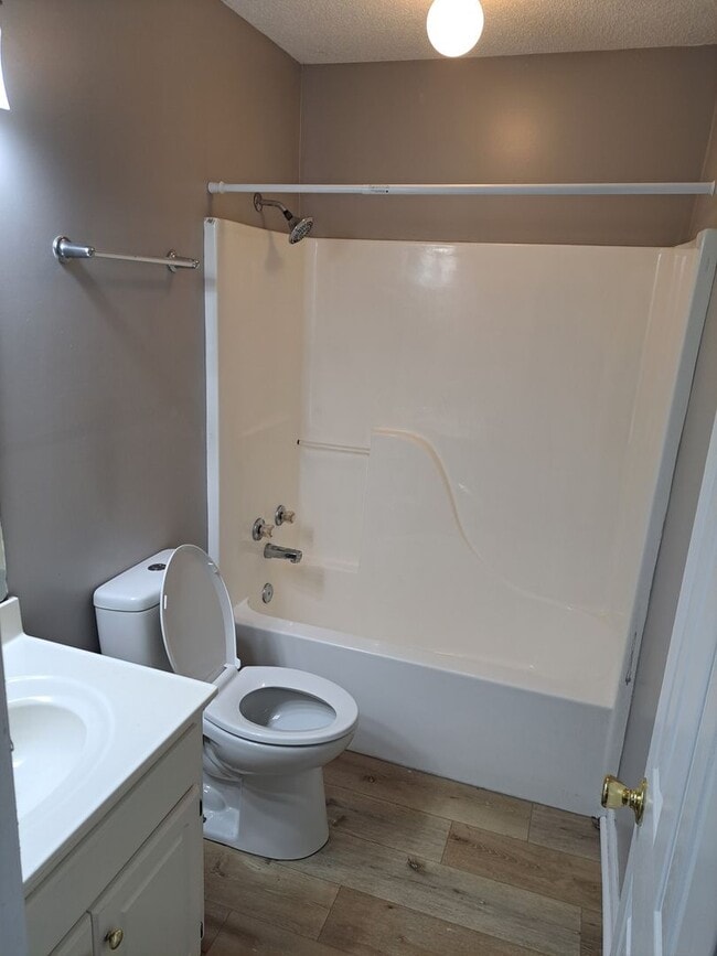 Building Photo - 3 Bed/ 3 Bath