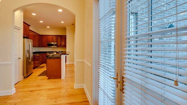 Building Photo - 407 E Hull St