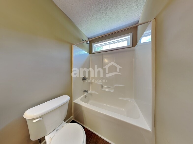 Building Photo - 213 Fiddlers Knoll Ct