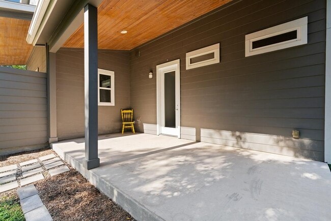 Building Photo - 7217 Blessing Ave