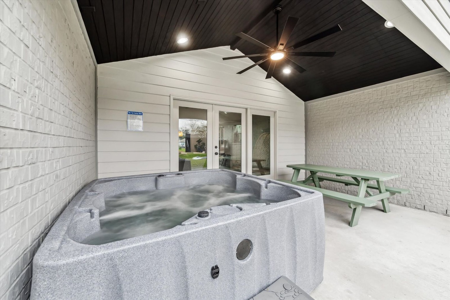Building Photo - 5615 Cerritos Dr