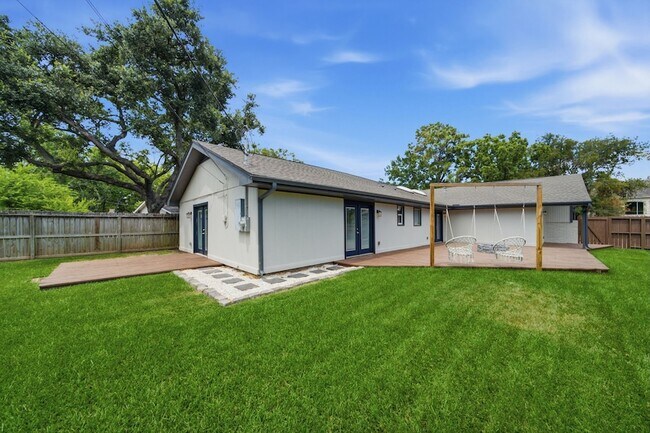 Building Photo - 2603 Baycrest Dr
