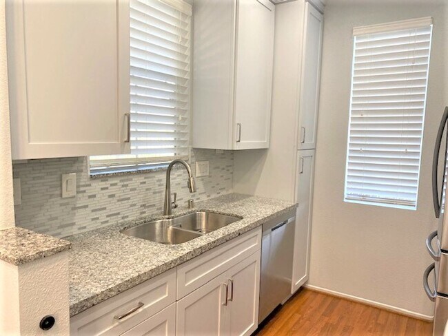 Building Photo - Wonderful Condo in Sabre Hills