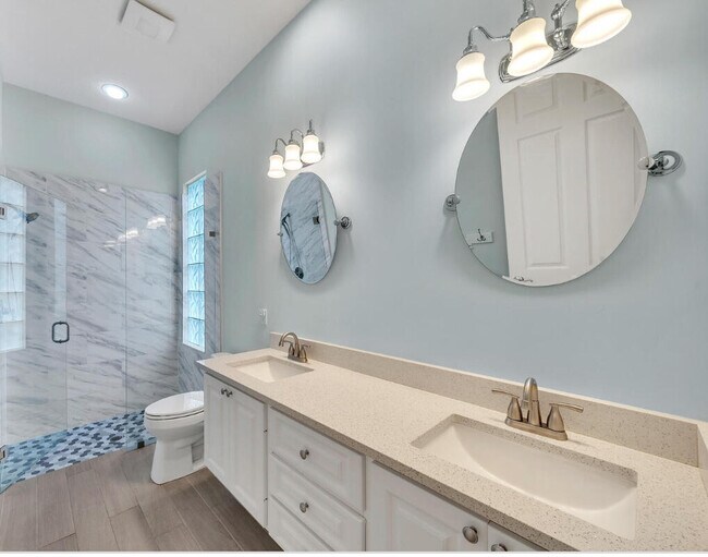 Building Photo - 4784 Blossom Dr