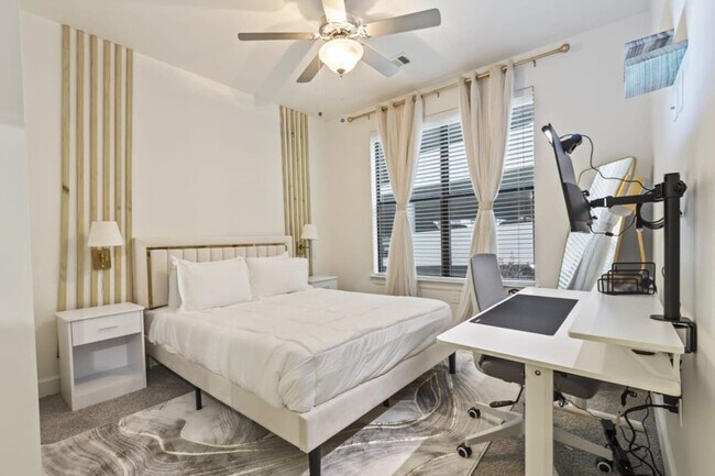 Building Photo - 5250 Town and Country Blvd