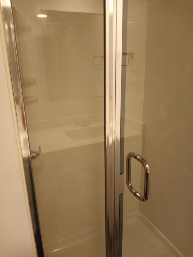 Building Photo - Fully Remodeled 3 Bed / 2 Bath Home with 2...
