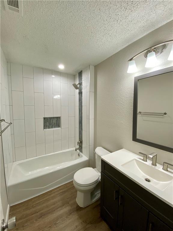 Building Photo - 1715 Shadowview Dr