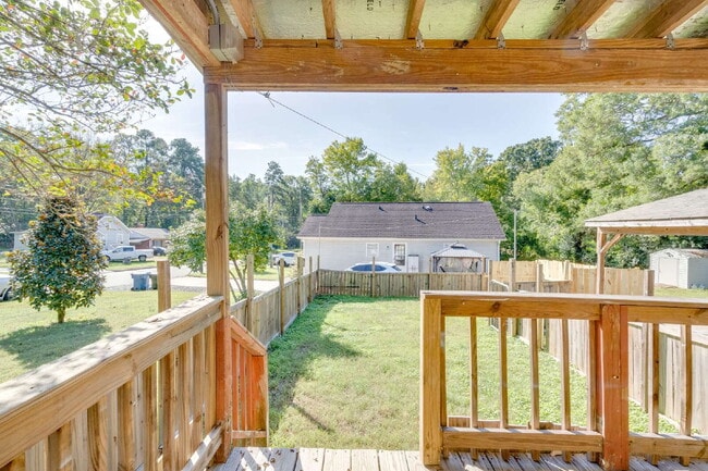 Building Photo - Three-Bed Home w/ Fenced in BackYard in the Heart of Durham