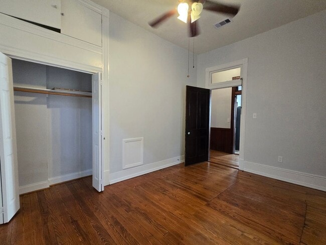 Building Photo - Large one story 3 bedroom Victorian cottage