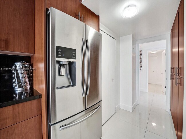 Building Photo - 20281 E Country Club Dr