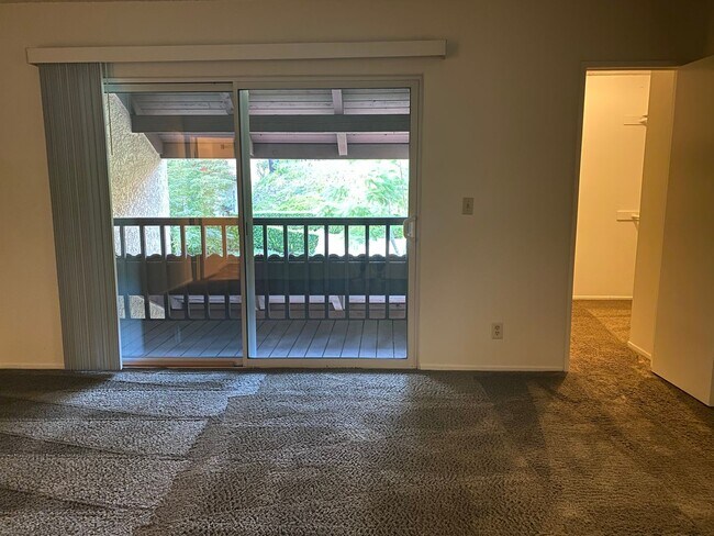 Building Photo - 2 Bedroom TownHome