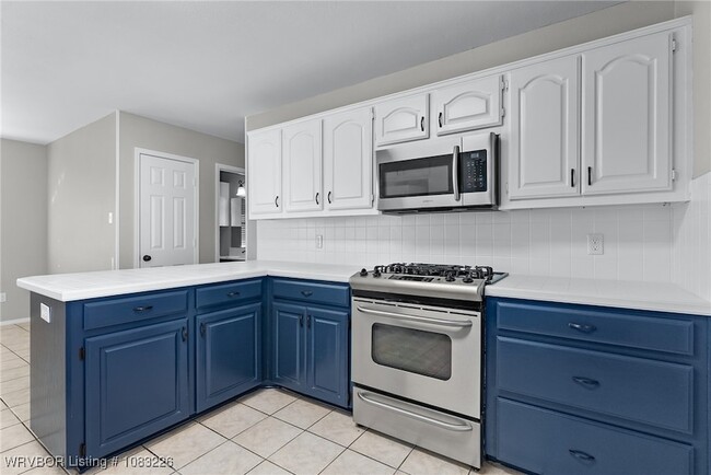 Building Photo - 8808 Skypark Dr
