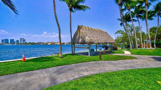 Building Photo - 2 Grove Isle Dr