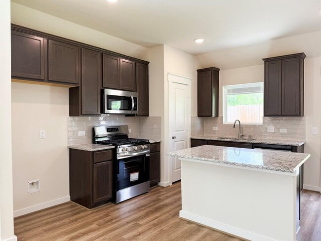 Building Photo - 40769 Mostyn Lake Dr