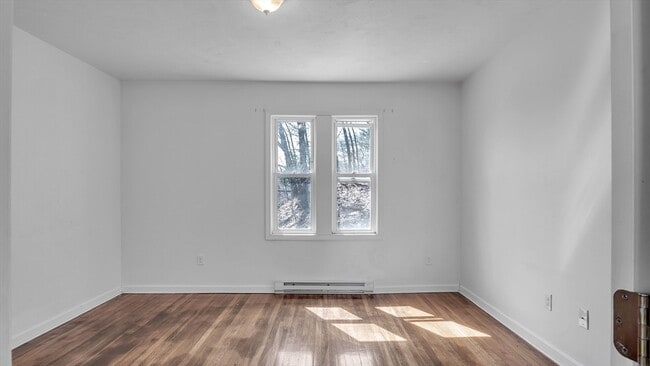 Building Photo - 1442 Main St