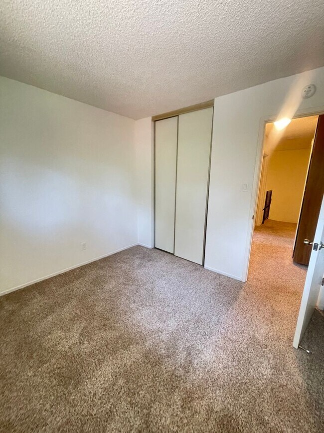 Building Photo - Beautiful Capitola Condo minutes from Capitola Village!