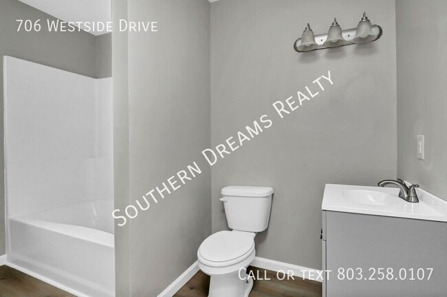 Building Photo - 706 Westside Dr