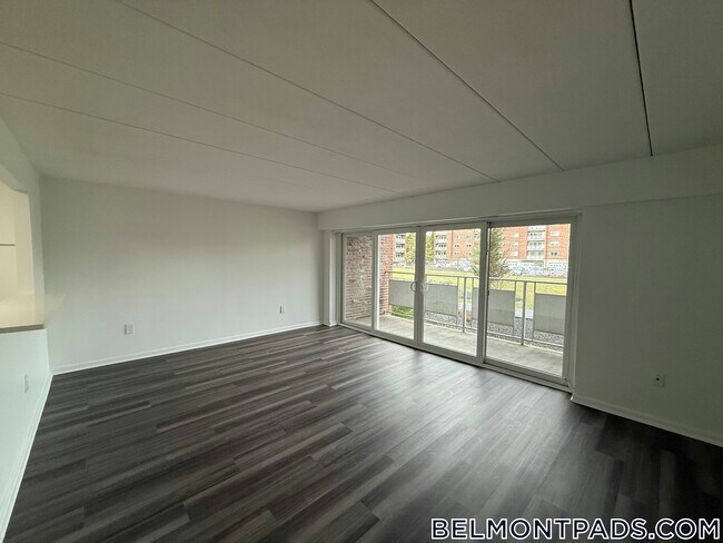 Building Photo - 53 Hill Rd