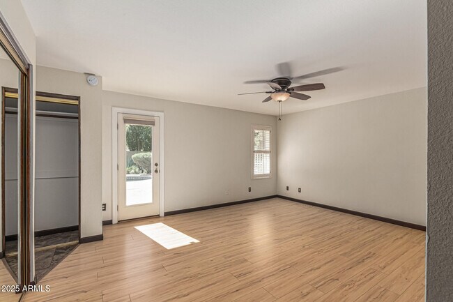 Building Photo - 5109 E Kathleen Rd