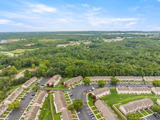 Building Photo - 66 Old Tavern Cir