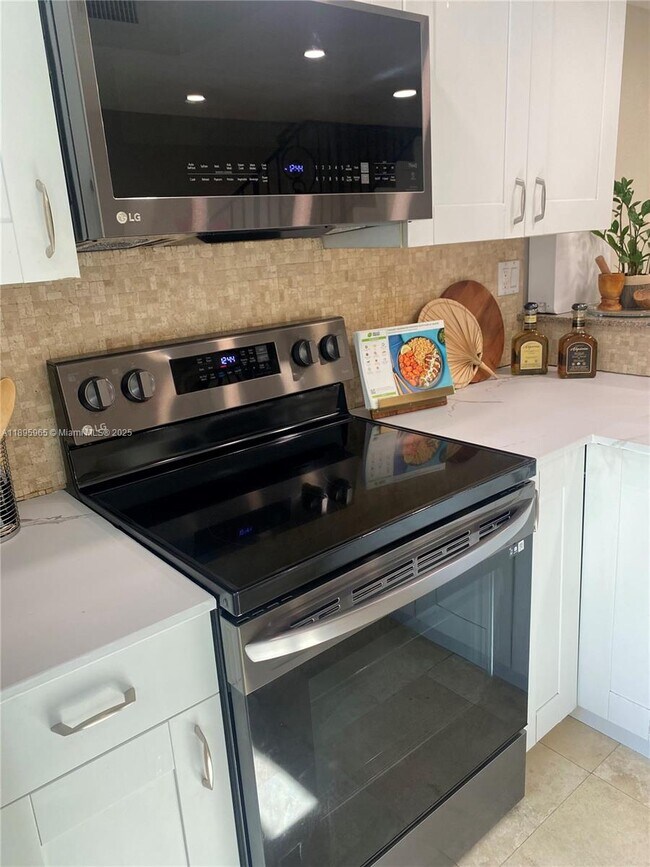 Building Photo - 4600 SW 67th Ave