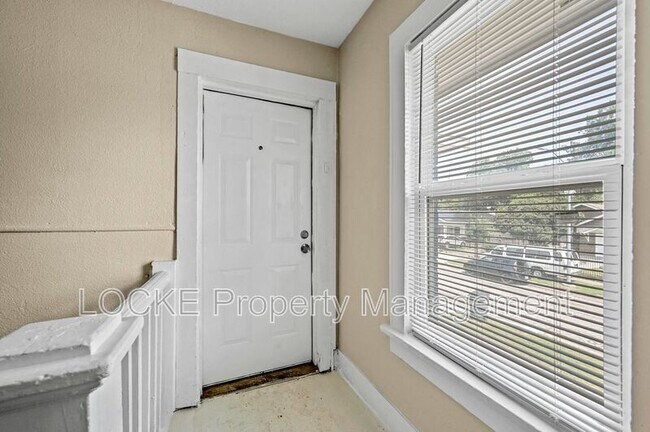 Building Photo - 1016 E Arlington Ave