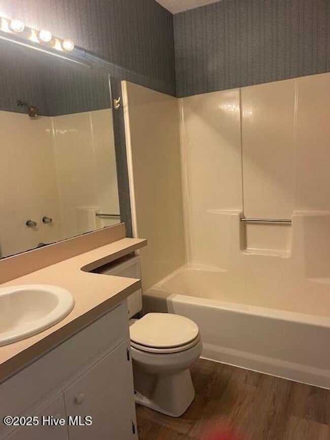 Building Photo - Duplex