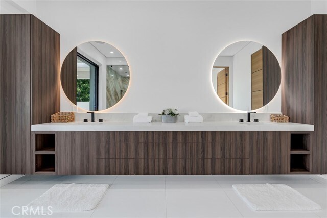 Building Photo - 13016 Chandler Blvd