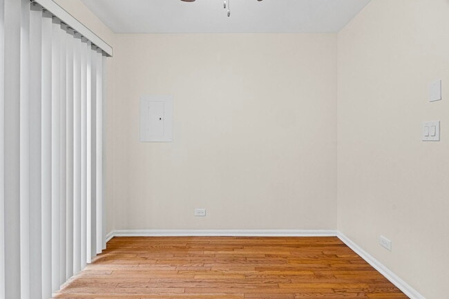 Building Photo - 1725 Pickwick Ln