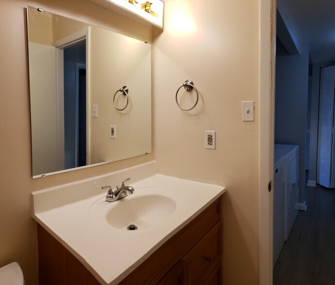 full bath - 199 Michele Way