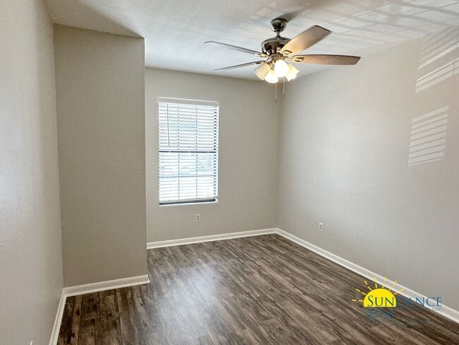 Building Photo - 3250 Redwood Ln
