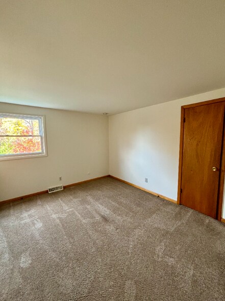 Building Photo - 50 School St