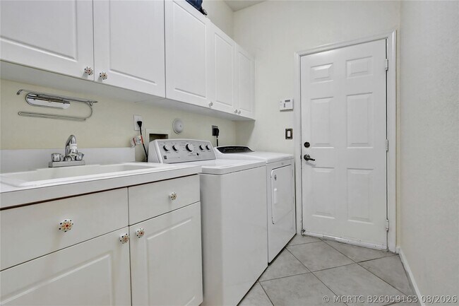 Building Photo - 4070 Sanderling Ln