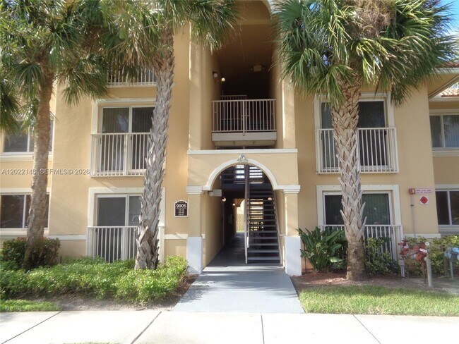 Building Photo - 9905 Westwood Dr