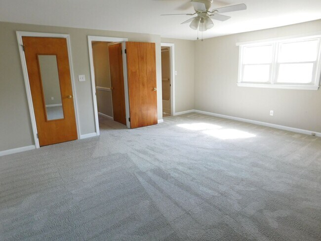 Building Photo - 509 W Wilson Creek Dr