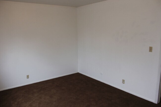 Building Photo - 254-258 E 200 S