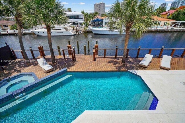 Building Photo - 3343 NE 166th St