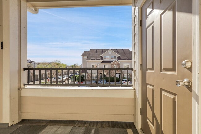 Building Photo - $2,250.00- 2 bed, 2 bath Condo with detach...